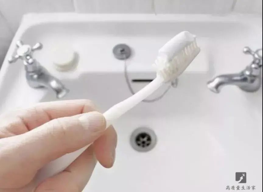 杯子怎么清洗干净_生活小窍门洗杯子_杯子清洗小窍门