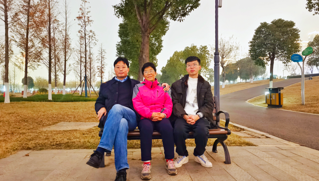 怎么解决异地恋家庭问题_异地恋家庭怎么解决_异地家庭的日常