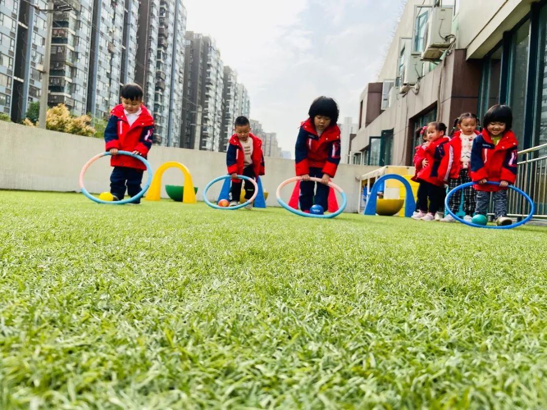 足球规则日常双人颠球是什么_足球双人颠球日常规则_足球规则日常双人颠球视频