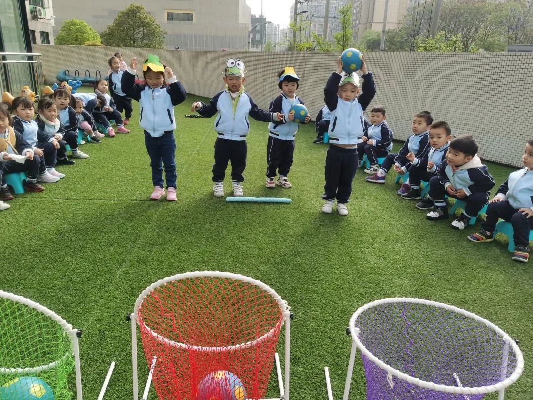 足球规则日常双人颠球是什么_足球规则日常双人颠球视频_足球双人颠球日常规则