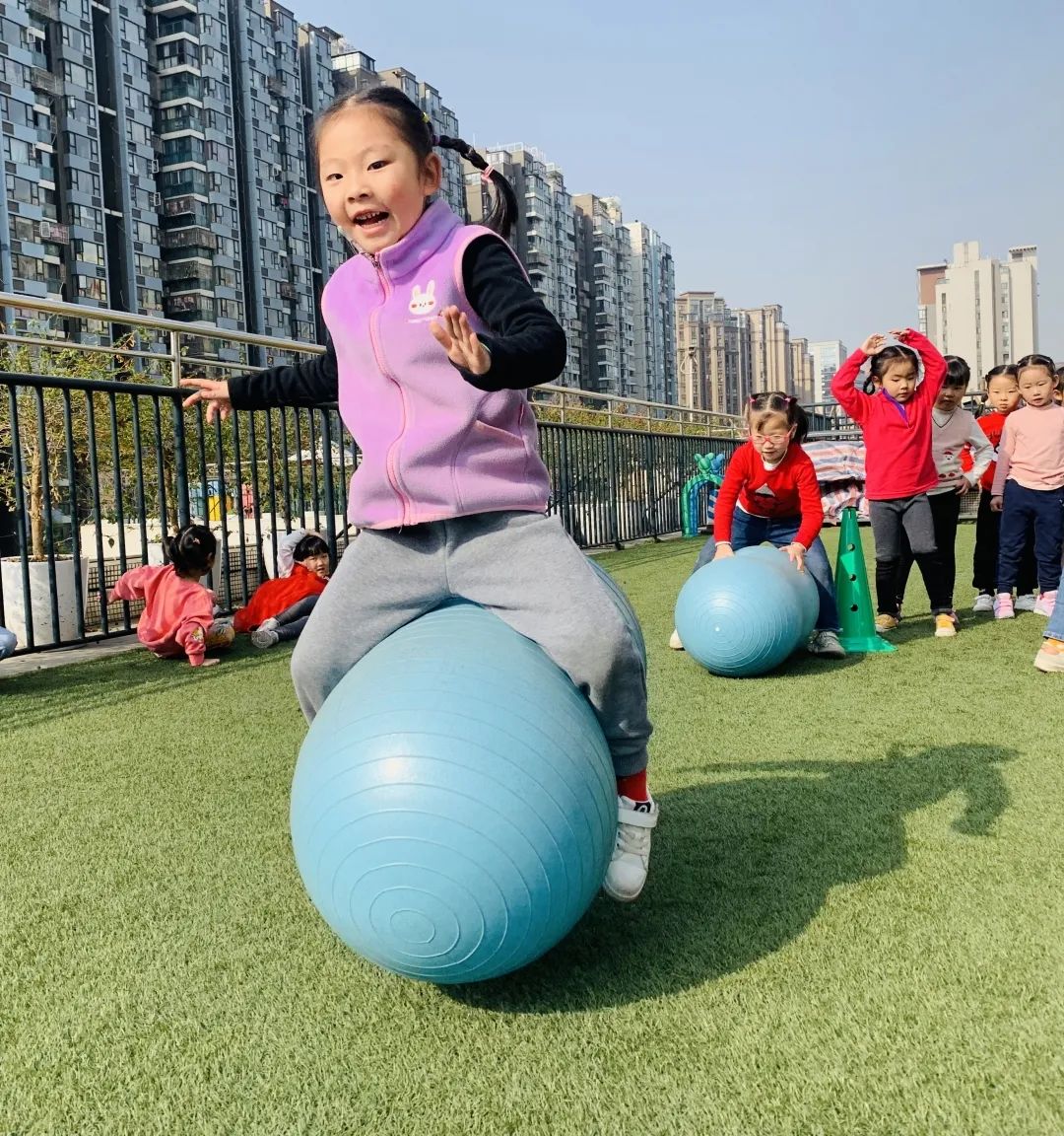 足球双人颠球日常规则_足球规则日常双人颠球是什么_足球规则日常双人颠球视频