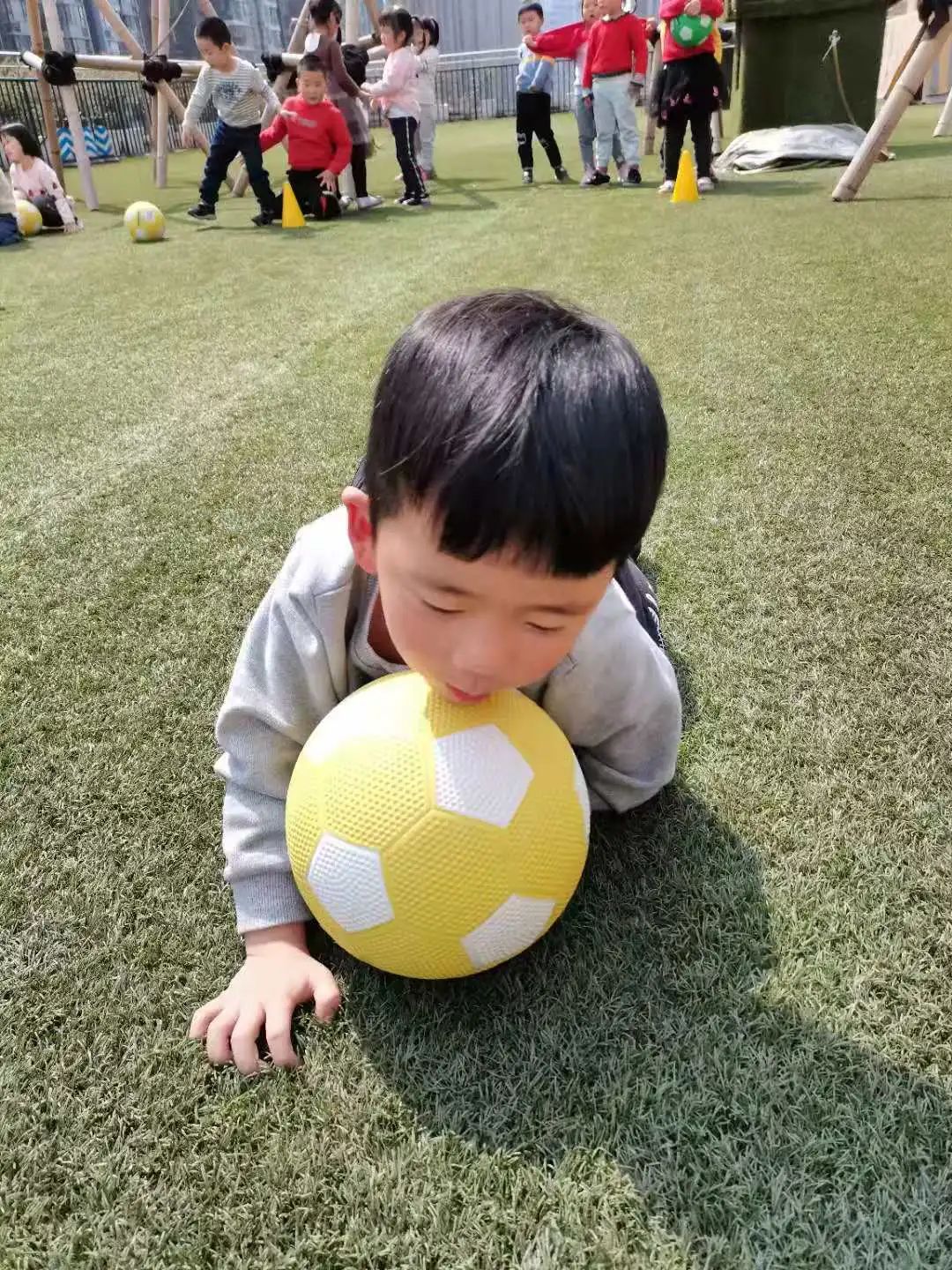 足球规则日常双人颠球视频_足球双人颠球日常规则_足球规则日常双人颠球是什么