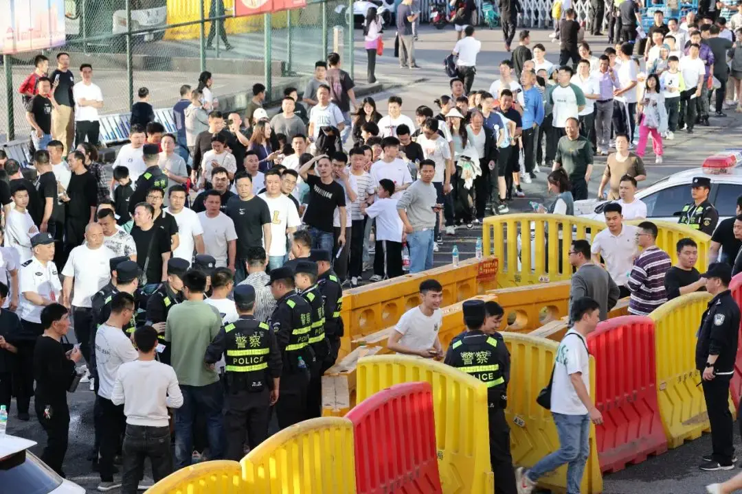 南昌市中学篮球冠军是谁_南昌篮球高中学校有哪些_南昌第一高中生篮球