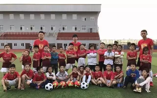 南昌篮球高中学校有哪些_南昌市高中篮球队排名_南昌市中学篮球冠军是谁
