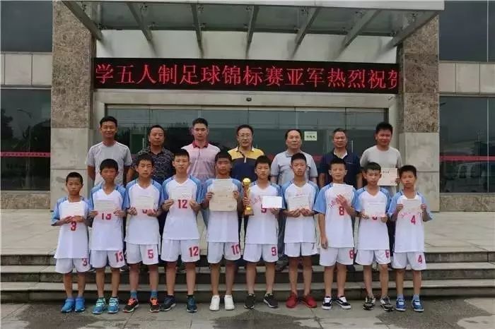 南昌市中学篮球冠军是谁_南昌篮球高中学校有哪些_南昌市高中篮球队排名