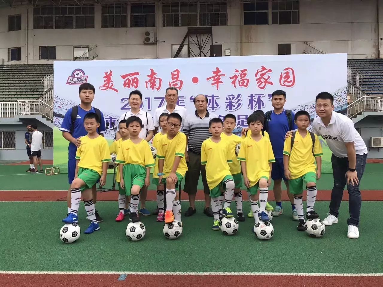 南昌篮球高中学校有哪些_南昌市中学篮球冠军是谁_南昌市高中篮球队排名