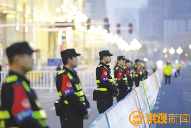 南宁马拉松2019_南宁马拉松的英雄_南宁马拉松拉拽运动员