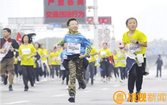 南宁马拉松2019_南宁马拉松的英雄_南宁马拉松拉拽运动员