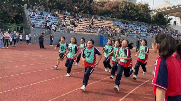 体操健康学生服装图片_健康体操学生_学生体操运动