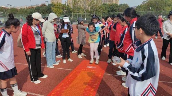 体操健康学生服装图片_健康体操学生_学生体操运动