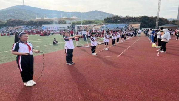健康体操学生_体操健康学生服装图片_学生体操运动