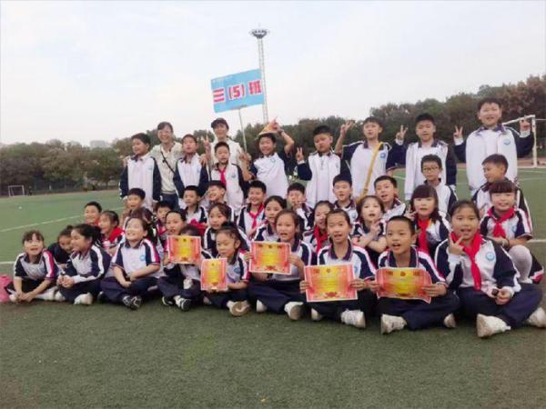 体操健康学生服装图片_学生体操运动_健康体操学生
