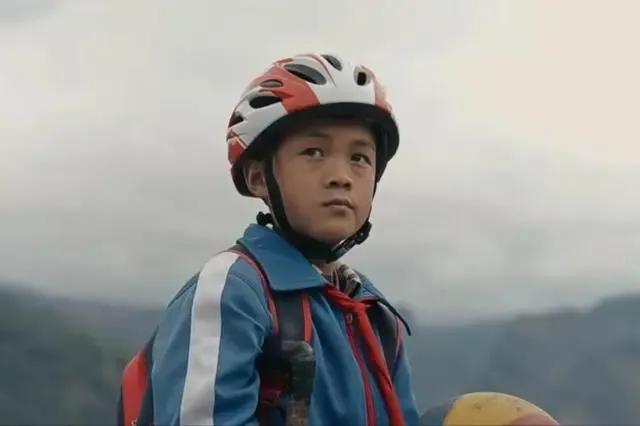 视频篮球_没人能打过的篮球技巧视频_打篮球怎么样才能过人视频