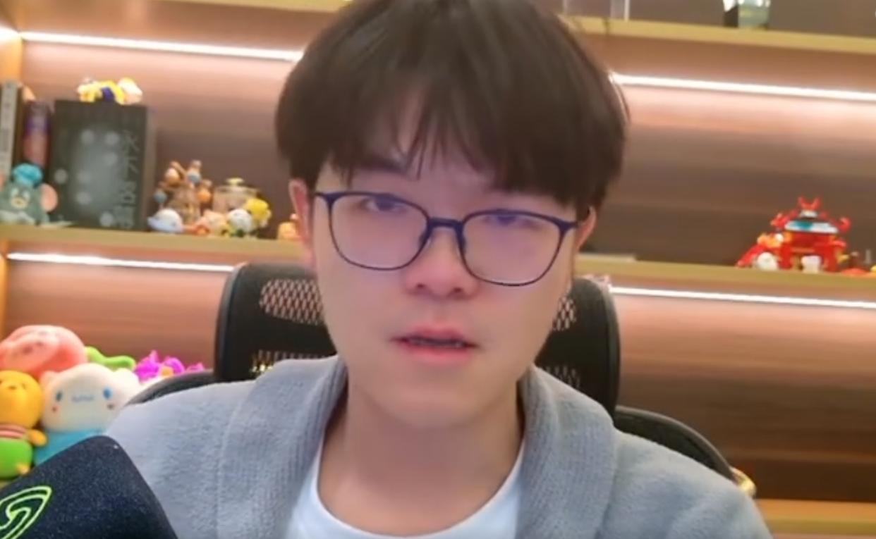 裁判足球规则变化图_足球裁判判罚_足球裁判变化规则