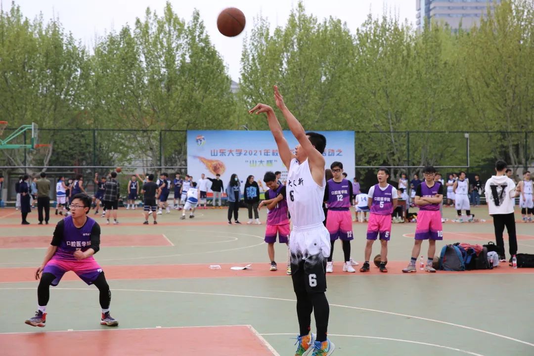 视频篮球空中规则跳球教学_篮球空中跳球规则视频_篮球空跳违规吗