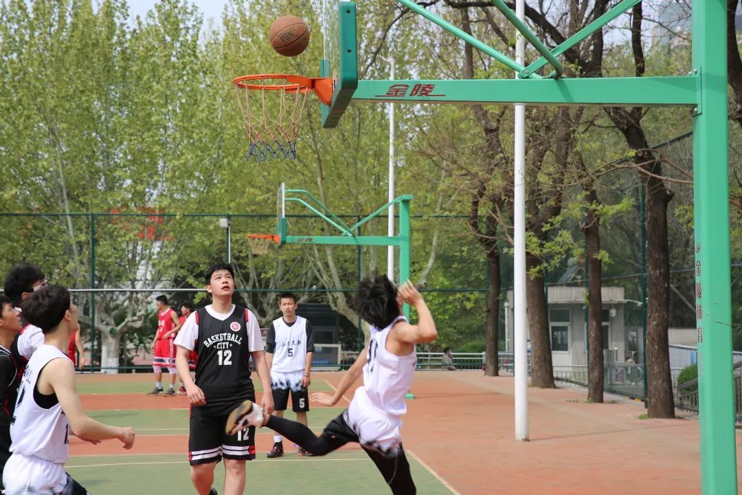篮球空中跳球规则视频_视频篮球空中规则跳球教学_篮球空跳违规吗