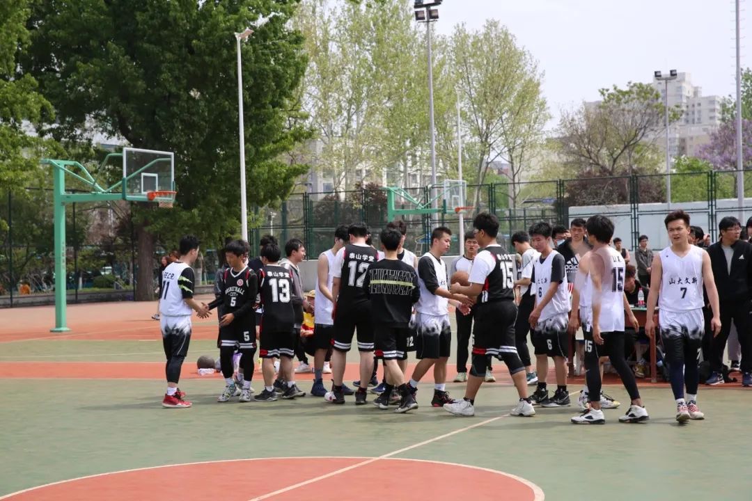 视频篮球空中规则跳球教学_篮球空中跳球规则视频_篮球空跳违规吗