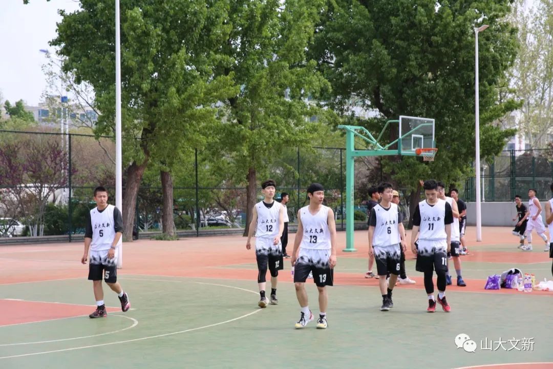 视频篮球空中规则跳球教学_篮球空跳违规吗_篮球空中跳球规则视频