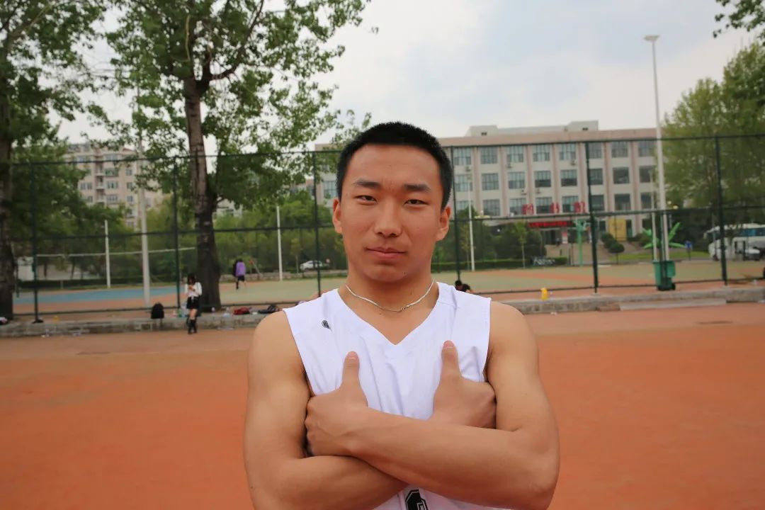 篮球空跳违规吗_视频篮球空中规则跳球教学_篮球空中跳球规则视频