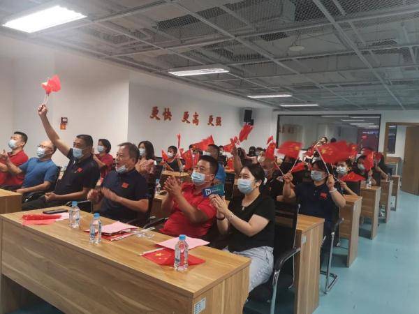 李雯雯举重冠军今年多大_举重李雯雯多大年纪_举重李雯雯几岁