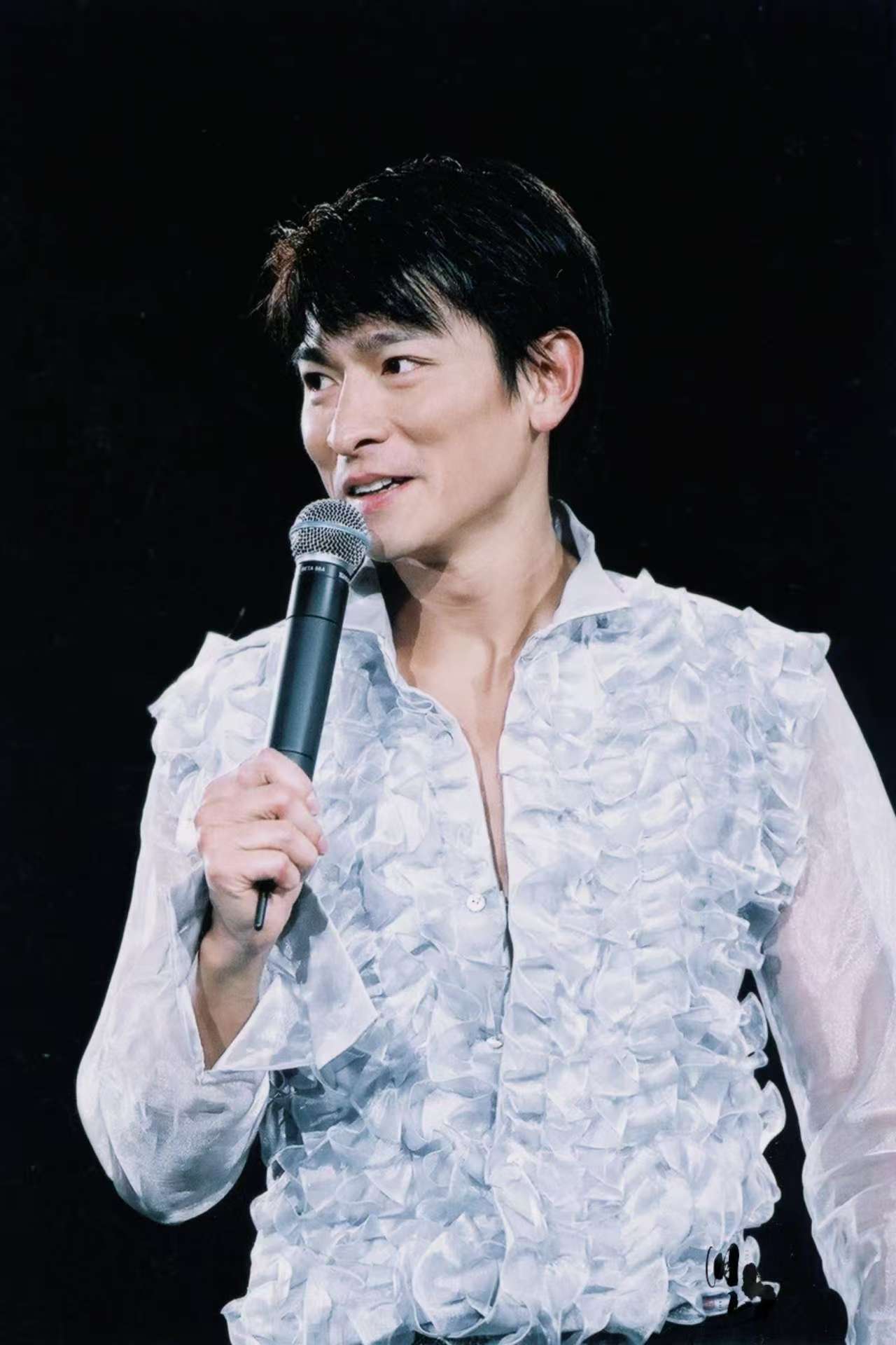 明星晚上健身_健身明星_明星在健身房