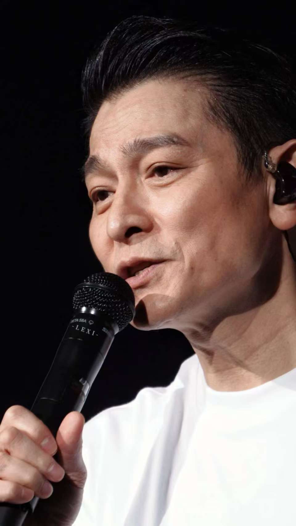 明星在健身房_明星晚上健身_健身明星