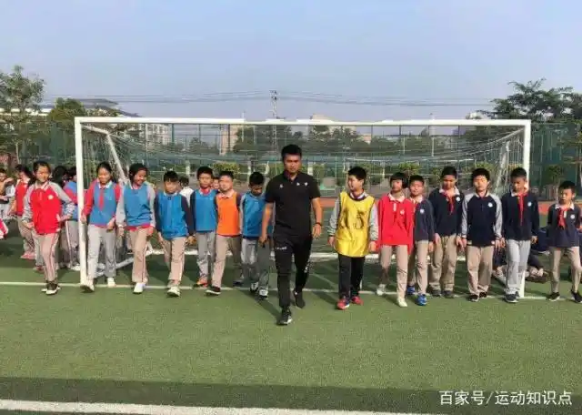 足球规则小常识50字_关于足球规则的简介_足球规则小学生重要知识