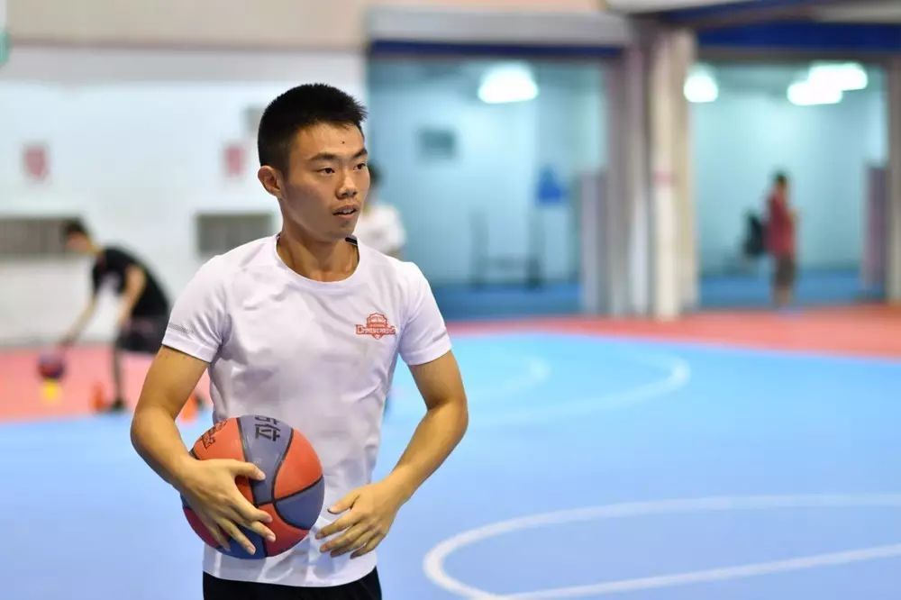 篮球教练规则比赛是什么意思_篮球比赛教练的规则是什么_篮球比赛教练犯规