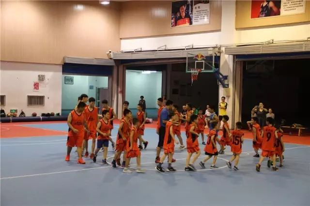 篮球比赛教练犯规_篮球比赛教练的规则是什么_篮球教练规则比赛是什么意思