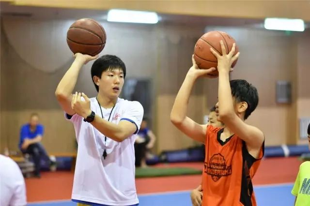 篮球比赛教练犯规_篮球教练规则比赛是什么意思_篮球比赛教练的规则是什么