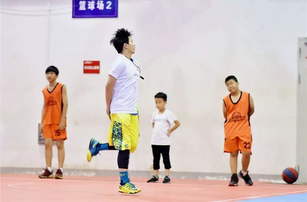 篮球比赛教练犯规_篮球教练规则比赛是什么意思_篮球比赛教练的规则是什么