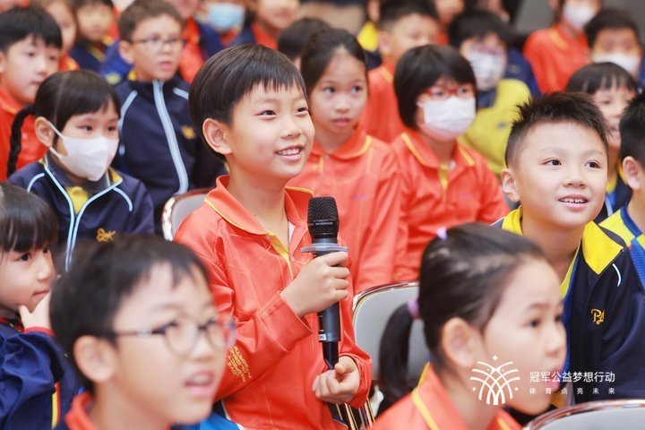 奥运冠军刘虹与残奥冠军侯斌分享运动精神：挑战自我，快乐健康